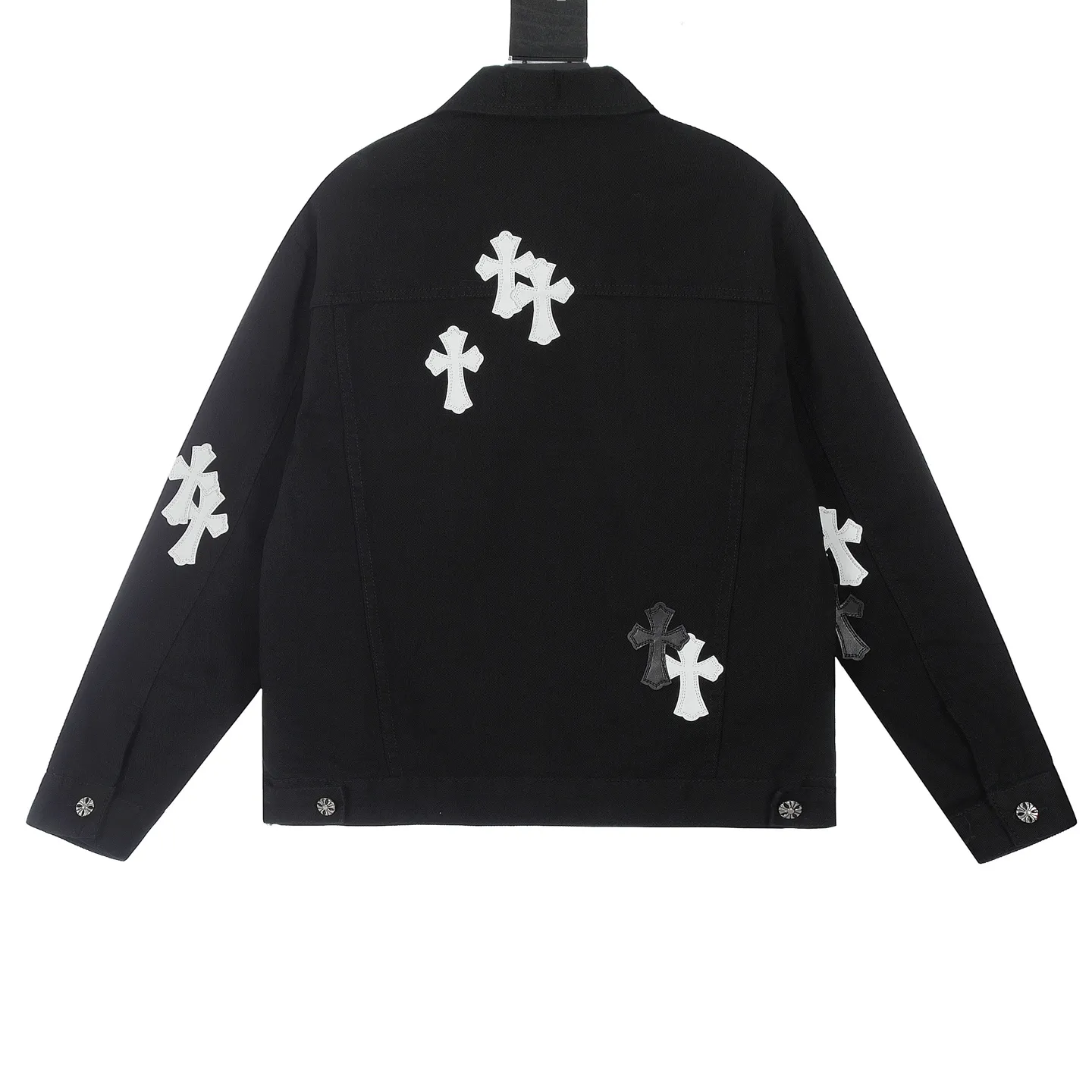 P260 💰 Chrome Hearts Chrome Hearts Cross-Patch Leather Embroidered Shirt Denim Jacket OS version can be worn by both men and women! The fabric is made of twill gauze cotton fabric! The texture is clear and smooth, not easy to wrinkle or fade! The embroidery process is complex and repetitive. There are more than 20 leather labels. It takes 6 repeated embroidery steps to complete the back body. The requirements for the embroidery machine are very strict, and the distance is 45 cm! It won’t work if the spacing is too big, and it won’t work if it’s too small! We make clothes with care, and every detail must be restored one to one! The hardware is all carved and cast, and they are all genuine from the original factory! This piece of clothing consumes a lot of material, with more than 3 meters of material used for one piece of clothing! After the garment is made, it needs to be fixed at high temperature, washed at a water temperature of more than 70 degrees, and softened by adding softener to make the upper body softer and smoother! There is a flap on the sleeve that can be stored into short sleeves! Make it fit that understanding Color: Black White Size: S-M-L-XL